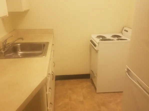 319 W Main St APT 3, Waukesha, WI 53186