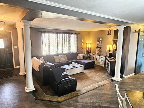 5th image of 413 E Christine Dr