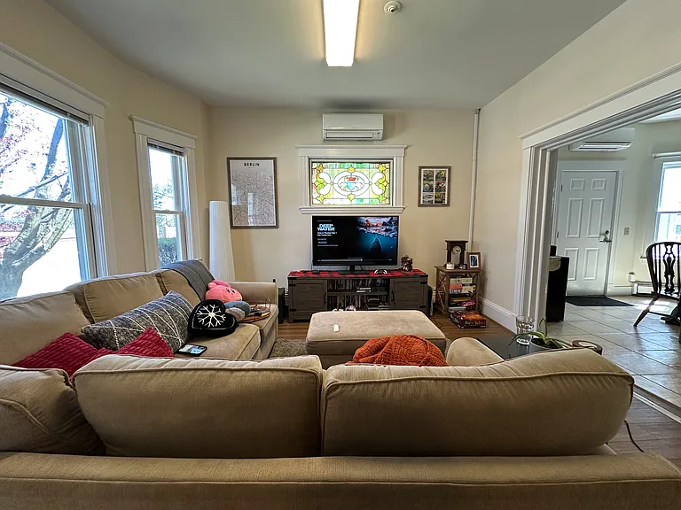 899 Hancock St — Photo 3