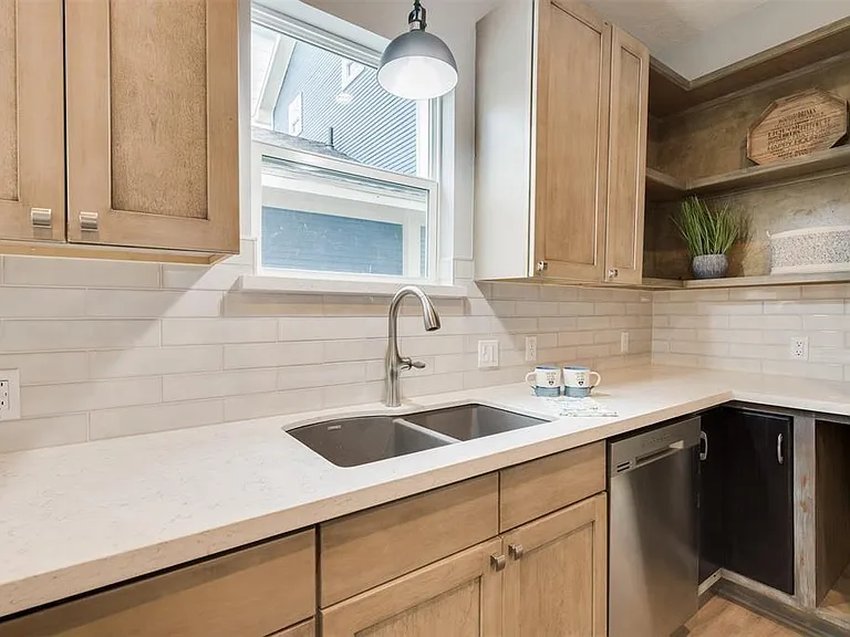 1209 Summer St — Photo 11