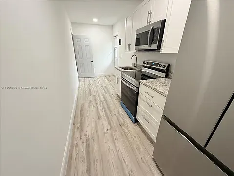 4345 Vicliff Rd — Photo 3