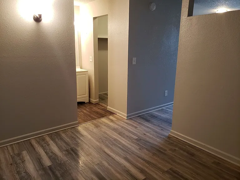Eastpointe — Photo 24