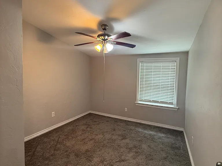 904 E Comanche St — Photo 10