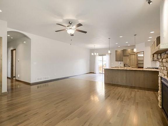 3rd image of 820 13th St