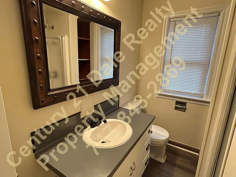 1627 Filbert St — Photo 9