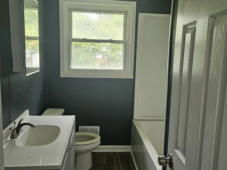 425 Crestview Dr — Photo 6