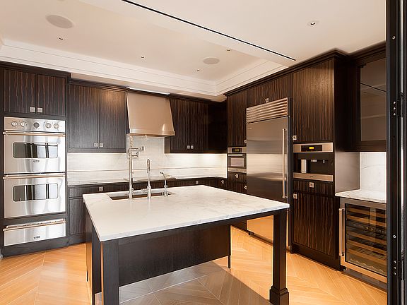 5th image of 212 W 18th St APT 17D