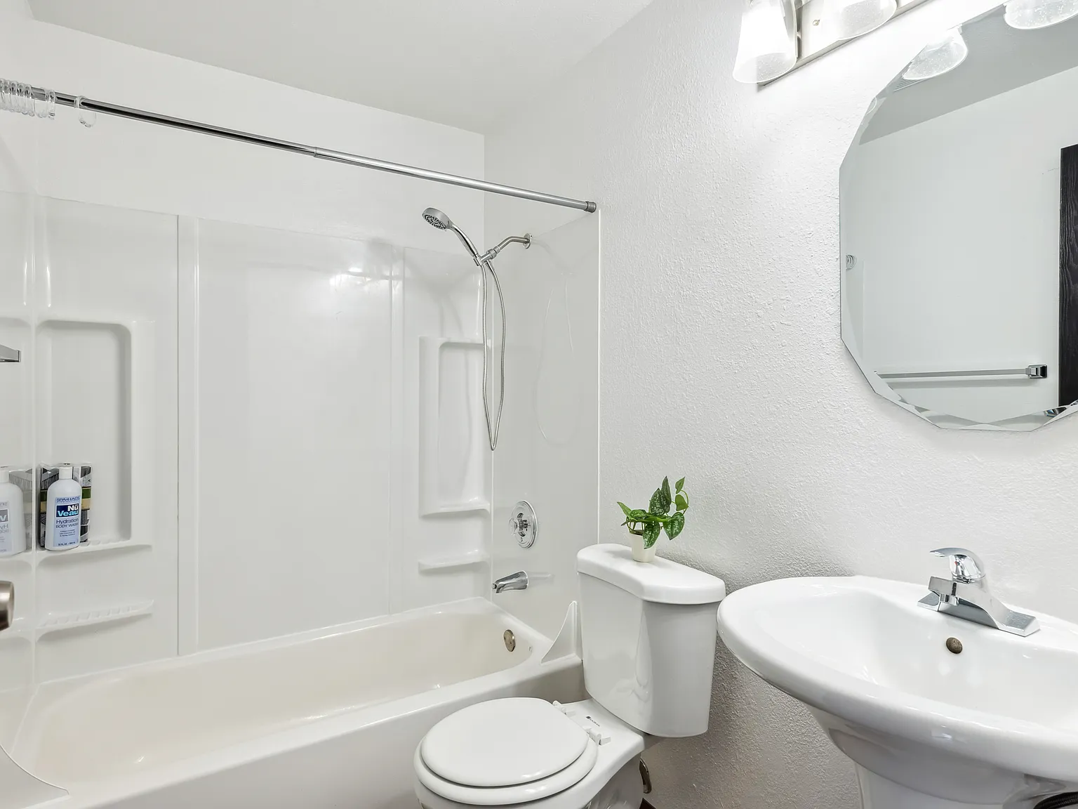 2 bed, 792 sqft, $2,249 — Photo 3