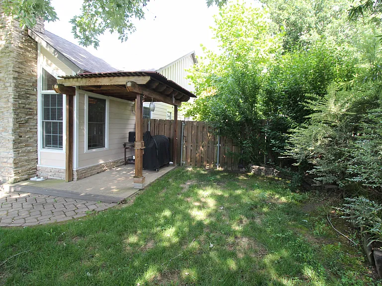 1401 NE Dysart Woods Ln — Photo 41