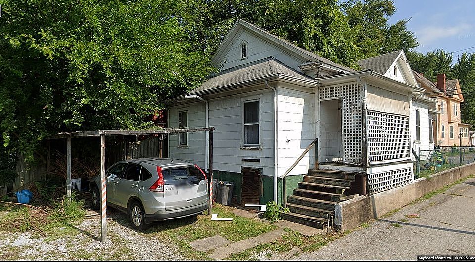 2nd image of 416 16th St