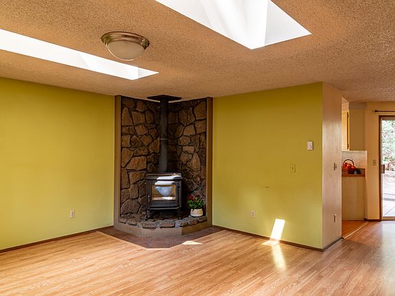 4th image of 61106 Finchwood Dr