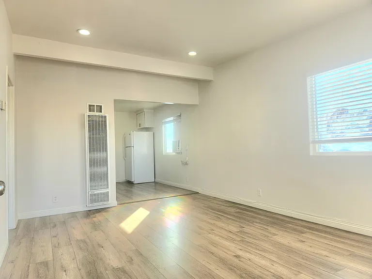 1147 S Serrano Ave #4 — Photo 3