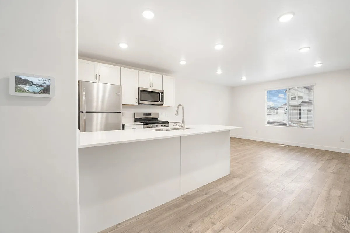 Building Photo - 799-3860 Westbury Way