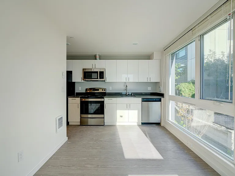 Viola Apartments — Photo 58