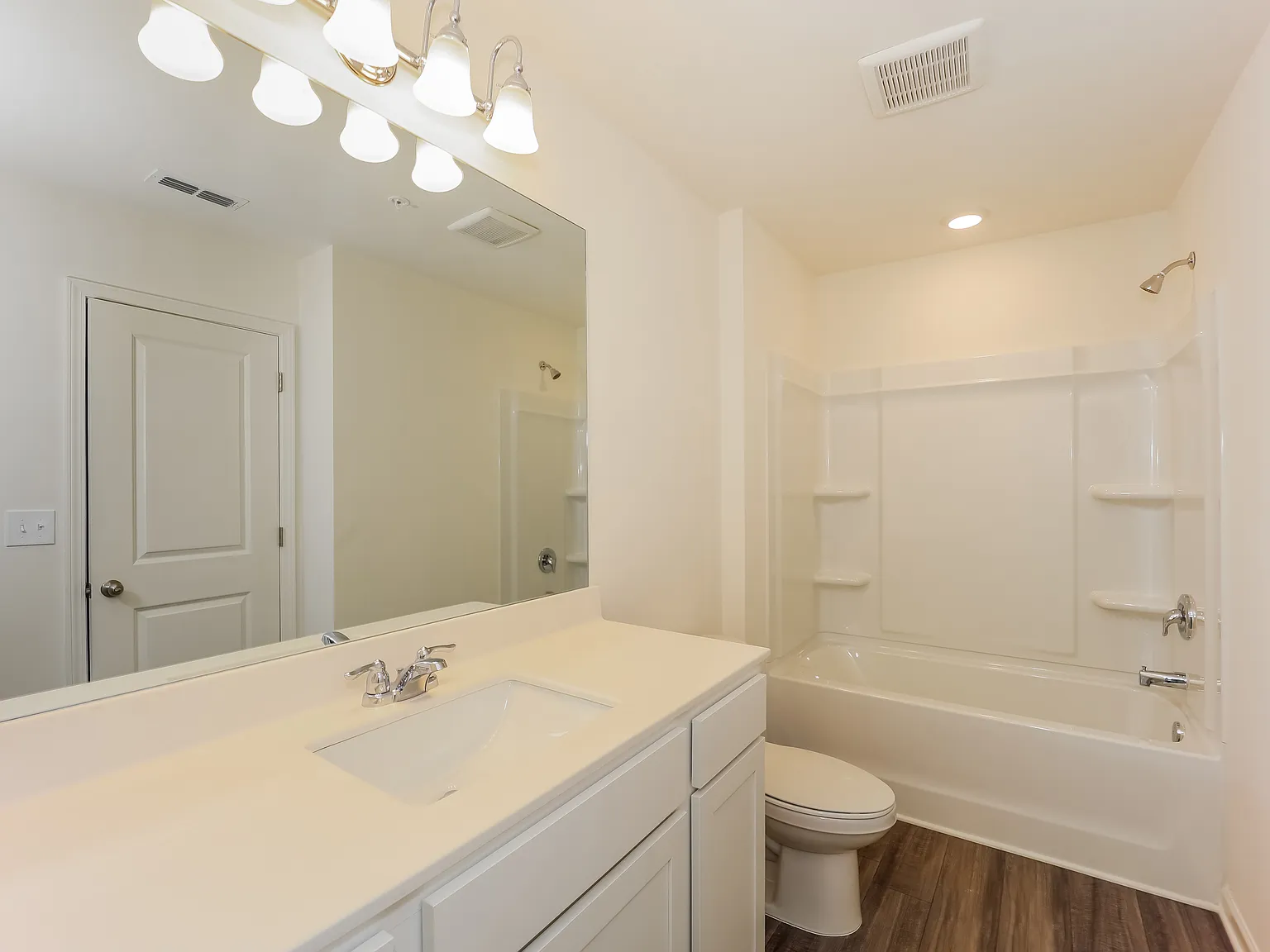 3 bed, 2.0 bath, 1386 sqft, $1,845 — Photo 3
