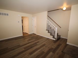 1050 Caulks Hill Rd, Saint Charles, MO 63304