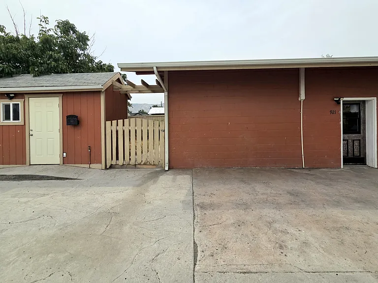921 Walker Ave — Photo 7