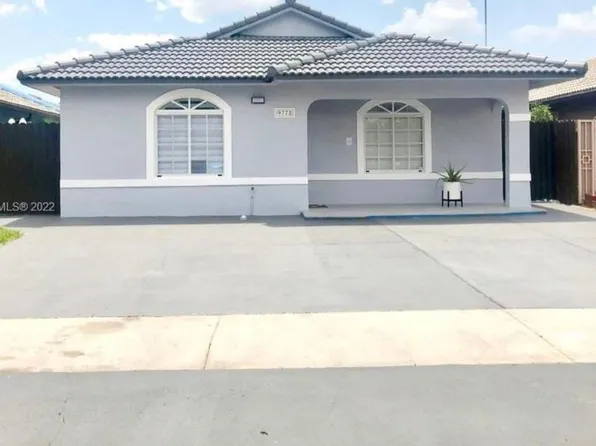 9778 NW 127th St, Hialeah Gardens, FL 33018