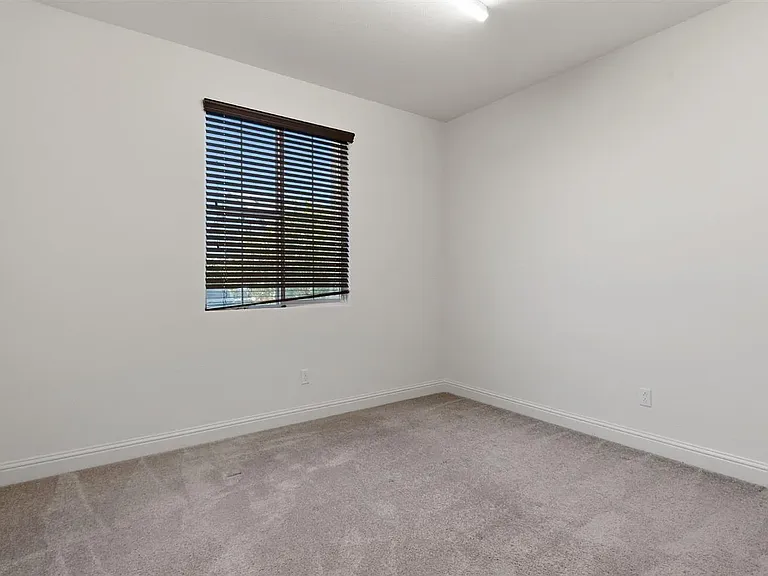 510 E Albertina Ave — Photo 34