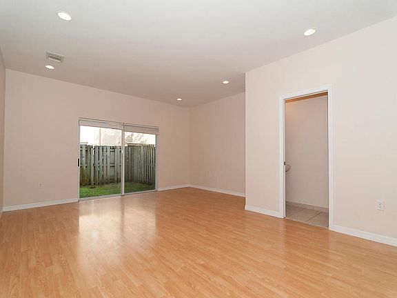 4th image of 8527 NW 108th Ave #341
