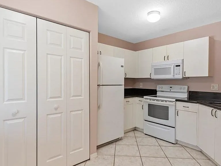 1186 SW 44th Ave — Photo 70