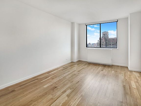 4th image of 300 Mercer St APT 28K