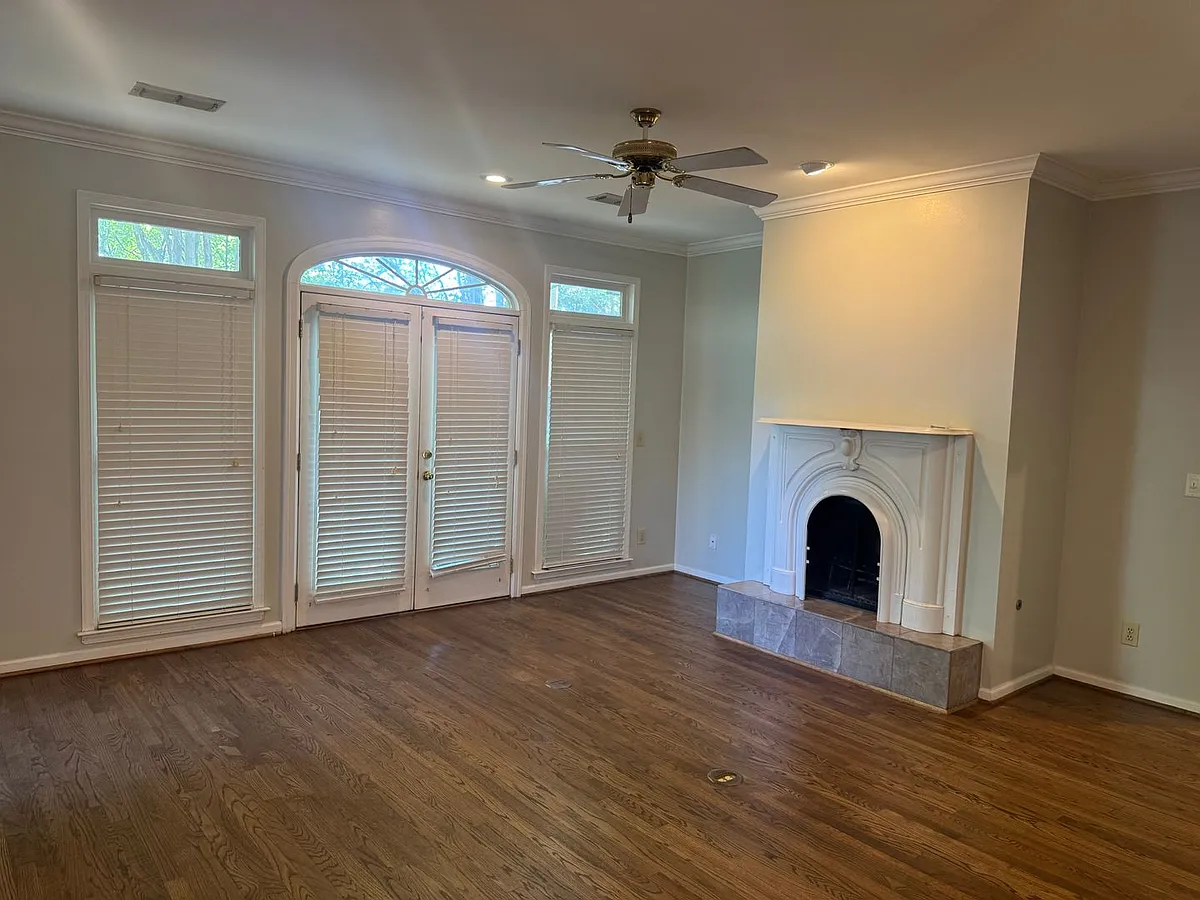 Building Photo - 1450 Crenshaw Pl S