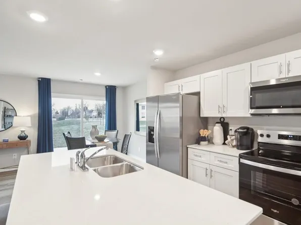 9435 Lovegrass Dr SW, Cedar Rapids, IA 52404