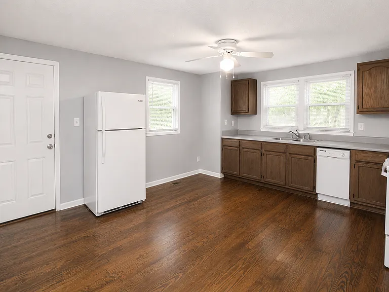 501 Franklin Blvd — Photo 6