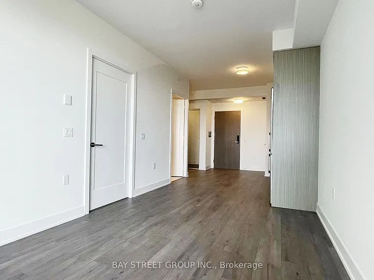 575 Bloor St E #2105 — Photo 4