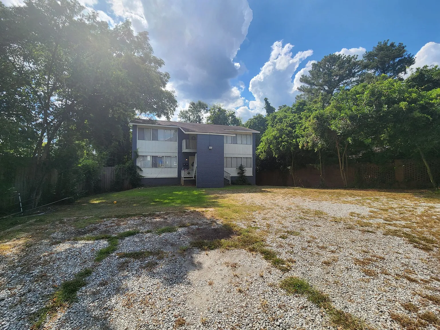 917 Oakview Ave — Photo 2