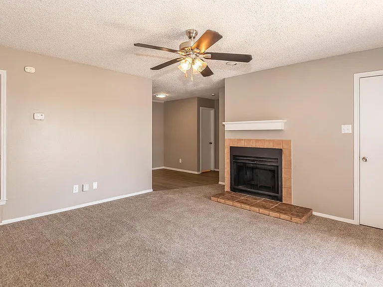District West — Photo 12