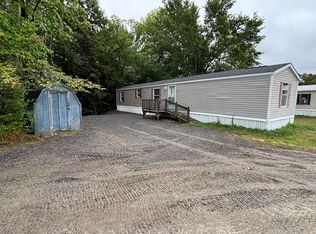 17 Winter Dr, Farmingdale, ME 04344