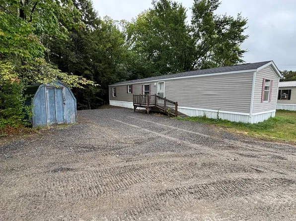 17 Winter Drive, Farmingdale, ME 04344