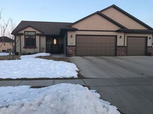 812 S Little Brook Ln, Sioux Falls, SD 57106