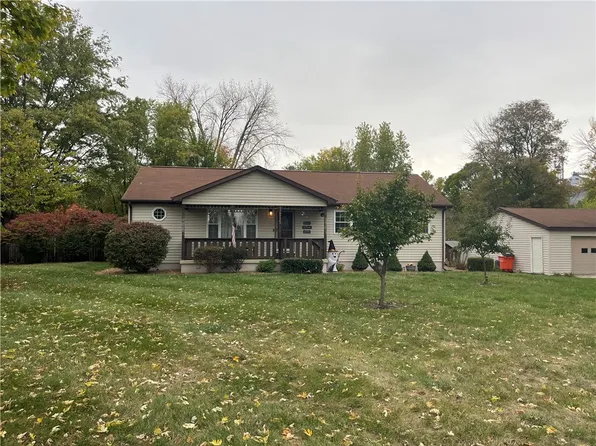 215 W Mitchell St, Bethany, IL 61914