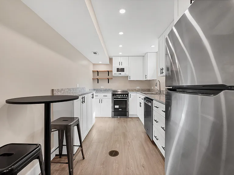 6042 Uno St #B — Photo 10