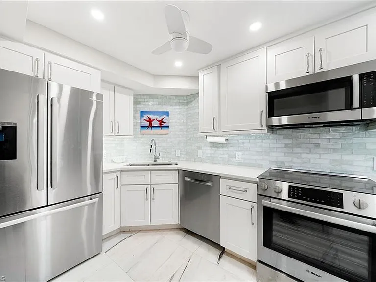 4001 Gulf Shore Blvd N #702 — Photo 15