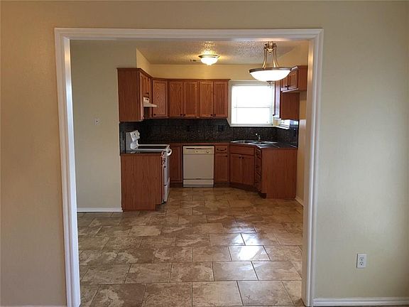 5th image of 6806 NW 11th St
