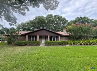 1707 Twin Island Dr, Lockhart, TX 78644