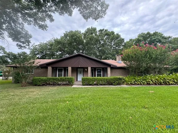 1707 Twin Island Dr, Lockhart, TX 78644