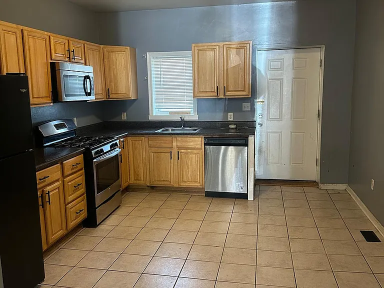 425 N Milton Ave — Photo 3