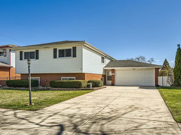 681 Manor Ct, Des Plaines, IL 60016