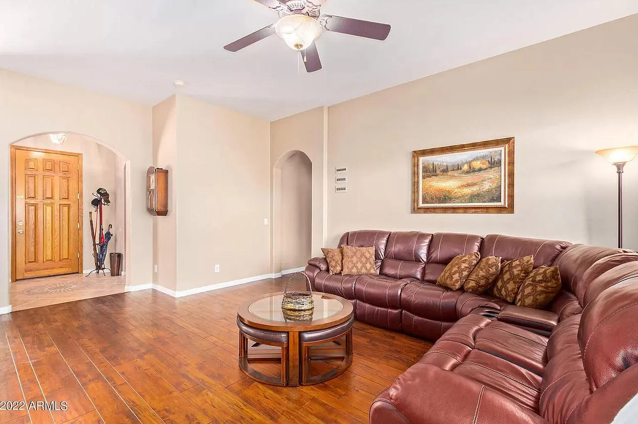 4 bed, 2786 sqft, $2,900 — Photo 4