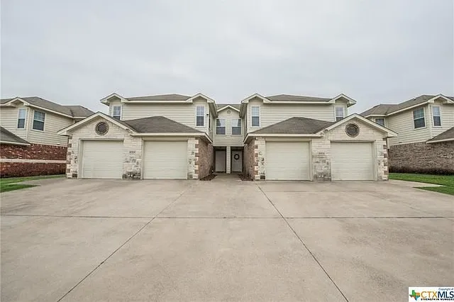 3 bed, 2.5 bath, 1320 sqft, $1,350 — Photo 1