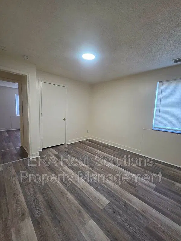 3 bed, 1.0 bath, $1,530 — Photo 4