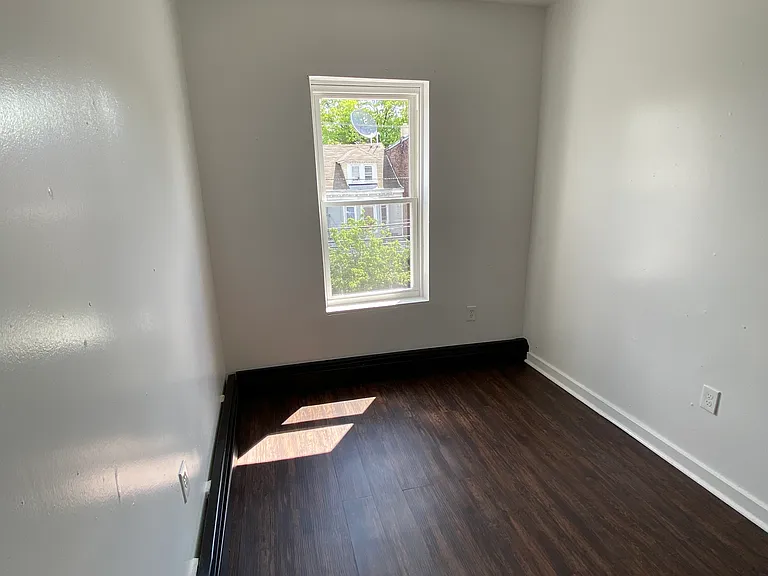 325 Centre St #3 — Photo 8