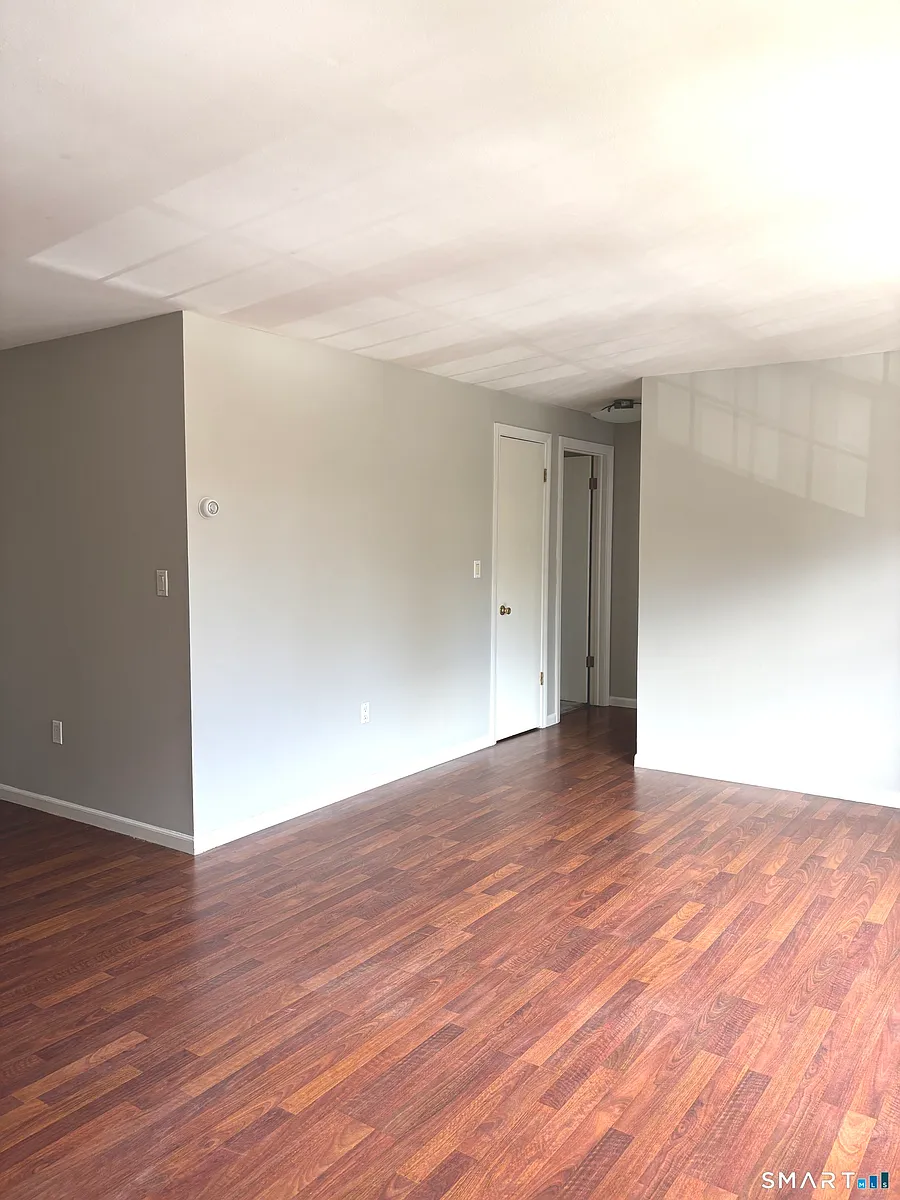 Building Photo - 25 Grandview Dr