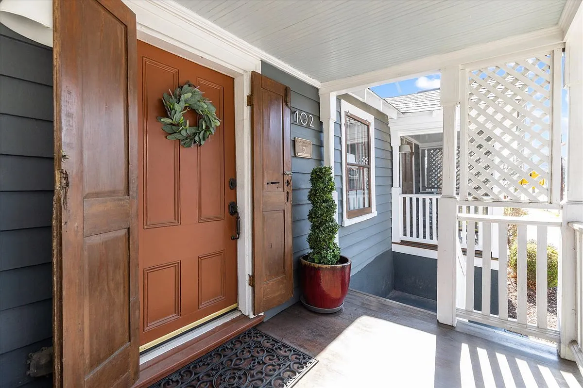 3 bed, 2.5 bath, 1554 sqft, $4,200 — Photo 1