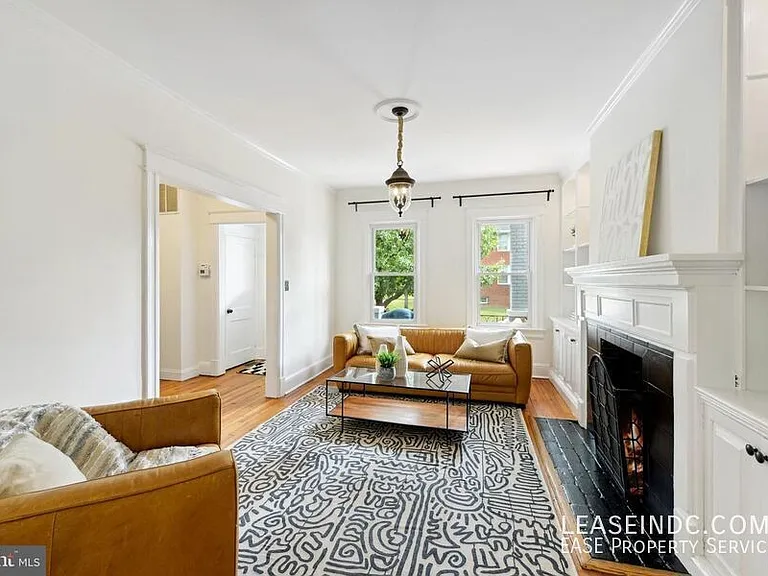 121 Webster St NW — Photo 6